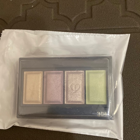 Clé De Peau Eyeshadow Supernova #304 - Picture 2 of 2